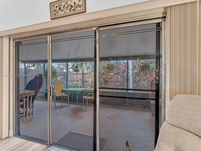 2350 Elm Ct, Pembroke Pines, FL 33026