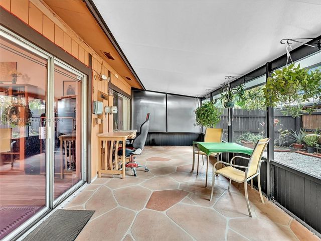 2350 Elm Ct, Pembroke Pines, FL 33026