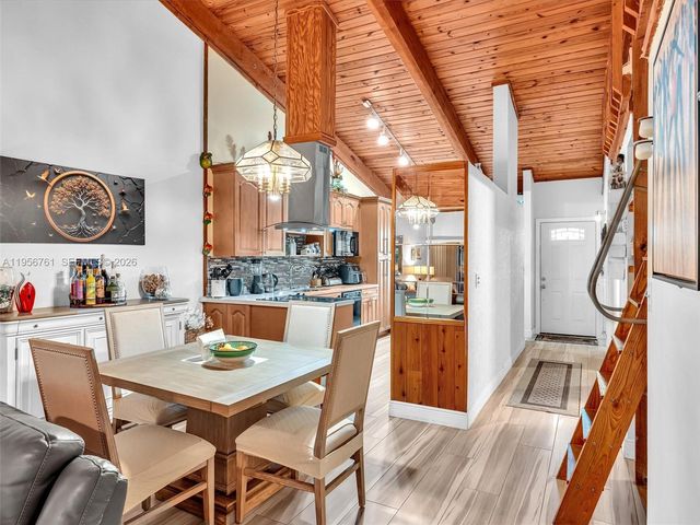 2350 Elm Ct, Pembroke Pines, FL 33026