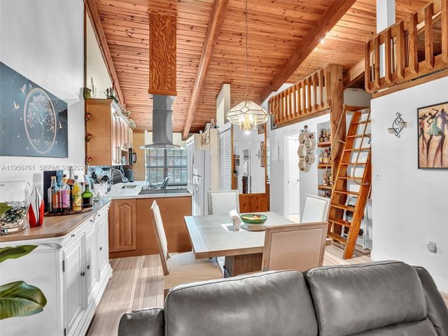 2350 Elm Ct, Pembroke Pines, FL 33026