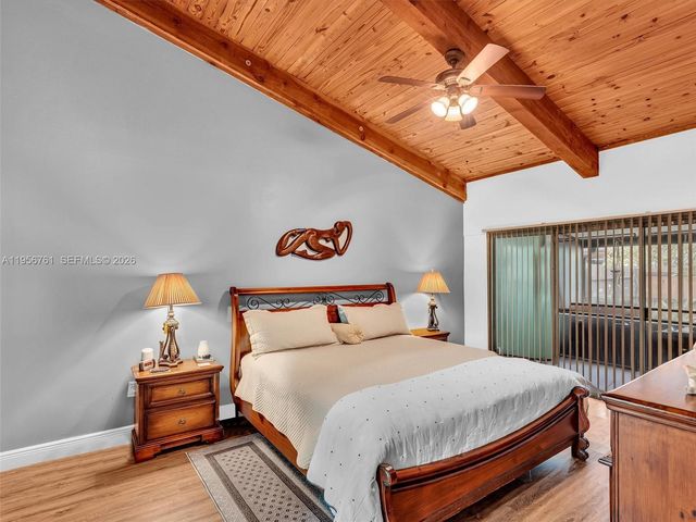 2350 Elm Ct, Pembroke Pines, FL 33026