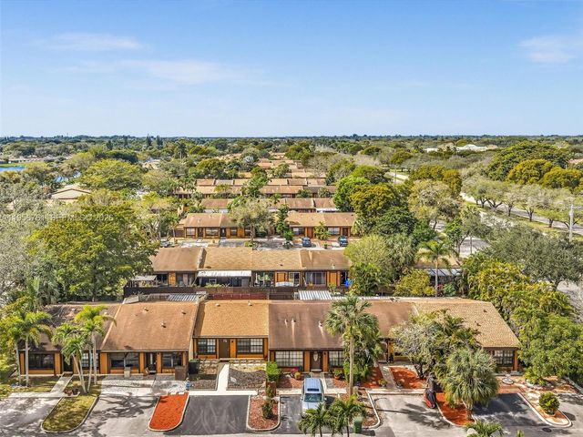 2350 Elm Ct, Pembroke Pines, FL 33026