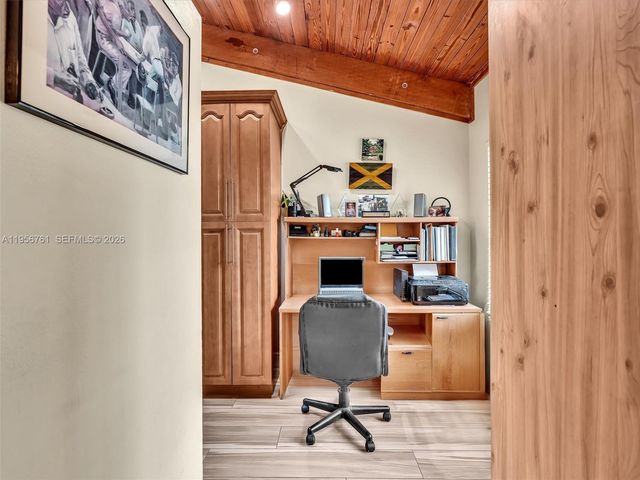 2350 Elm Ct, Pembroke Pines, FL 33026