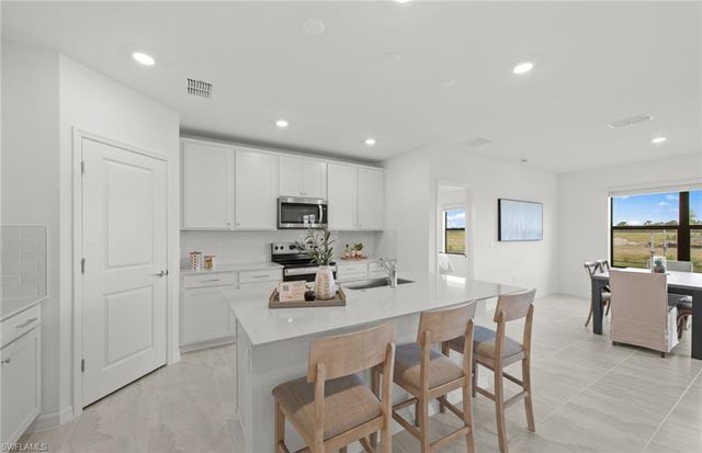 634 Lakeside Oasis AVE, Lehigh Acres, FL 33936