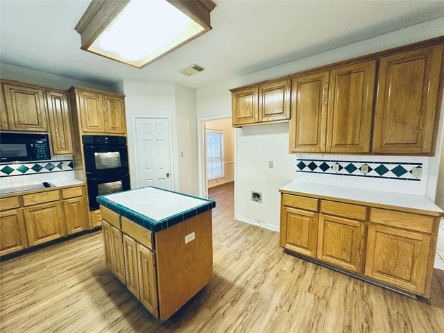 7508 Orrick DR, Austin, TX 78749