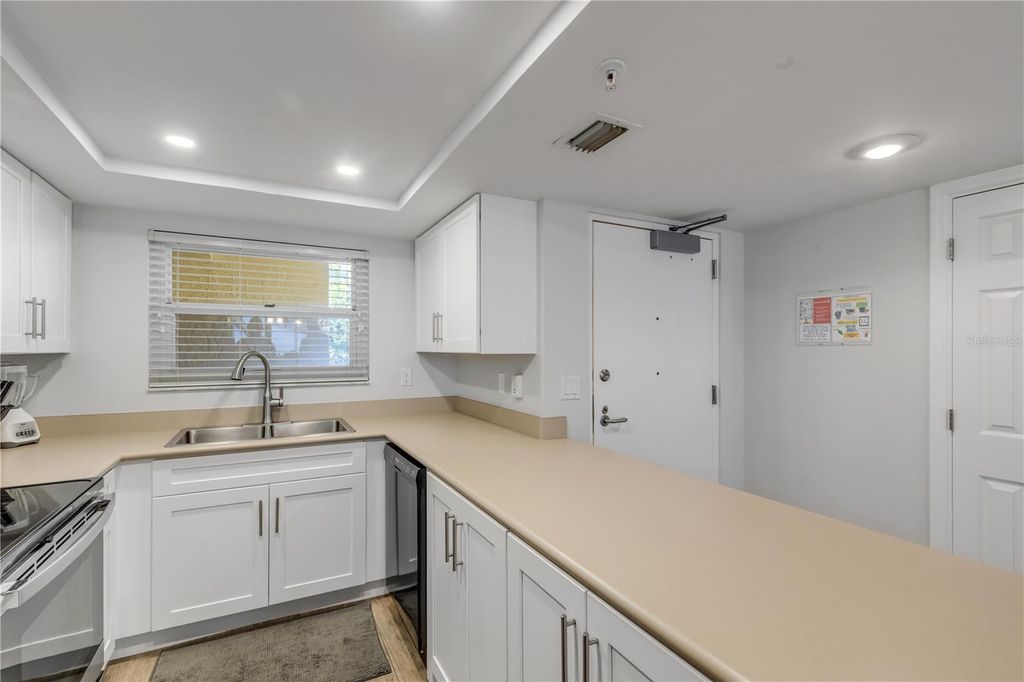 Image 11 of property listing at 425 S ATLANTIC AVENUE 304, New Smyrna Beach, FL 32169