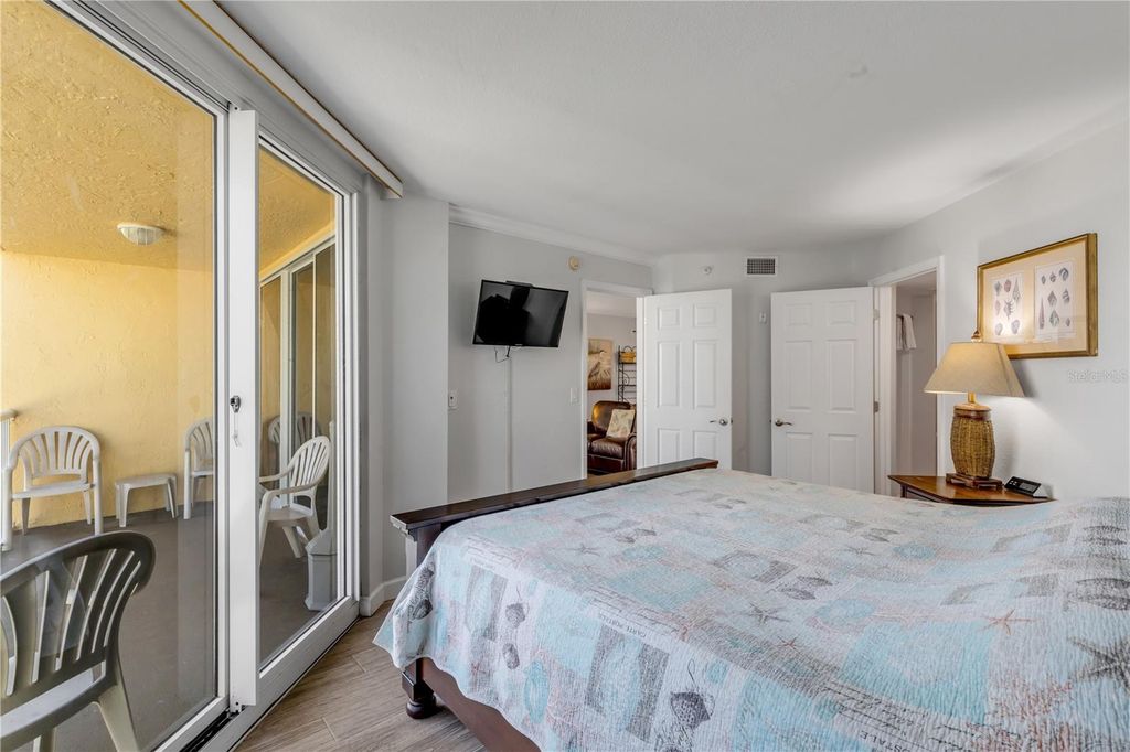Image 15 of property listing at 425 S ATLANTIC AVENUE 304, New Smyrna Beach, FL 32169