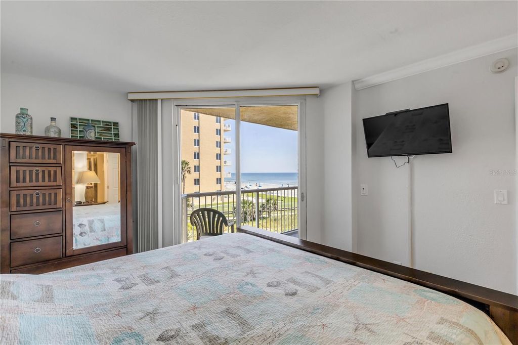 Image 16 of property listing at 425 S ATLANTIC AVENUE 304, New Smyrna Beach, FL 32169