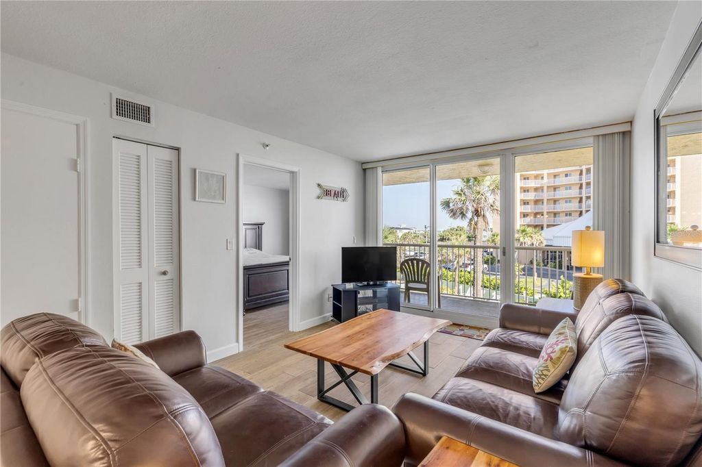 Image 5 of property listing at 425 S ATLANTIC AVENUE 304, New Smyrna Beach, FL 32169