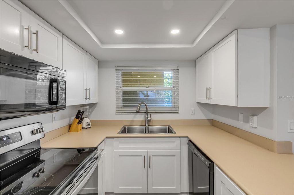 Image 8 of property listing at 425 S ATLANTIC AVENUE 304, New Smyrna Beach, FL 32169