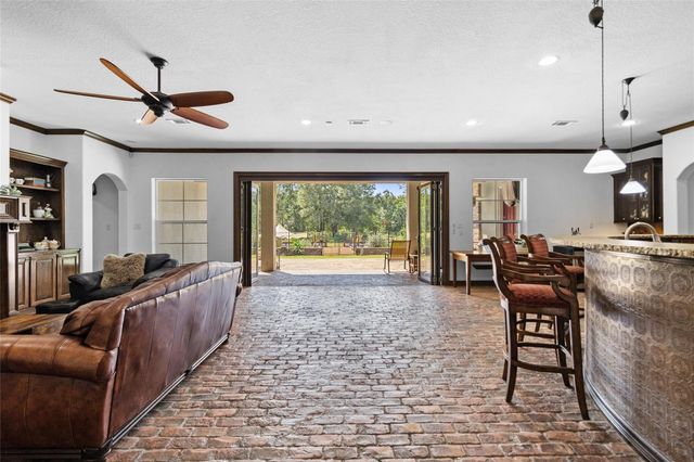 2790 Derby Lane, Madisonville, TX 77864