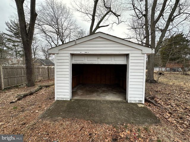 220 MYRTLE AVE, Lindenwold, NJ 08021