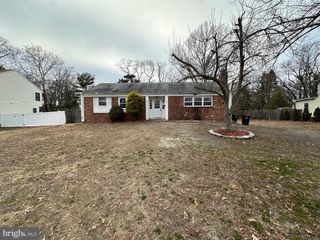 220 MYRTLE AVE, Lindenwold, NJ 08021