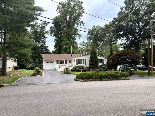 9 Belaire Drive, Roseland, NJ 07068