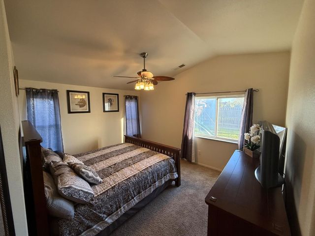 3124 Summer Lane, Madera, CA 93637