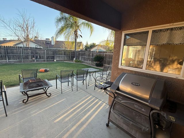 3124 Summer Lane, Madera, CA 93637