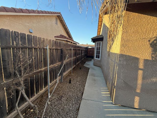 3124 Summer Lane, Madera, CA 93637