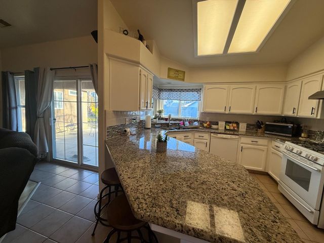 3124 Summer Lane, Madera, CA 93637