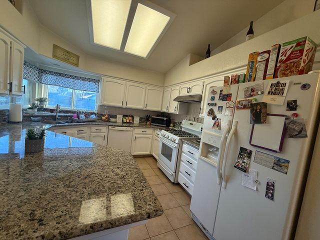 3124 Summer Lane, Madera, CA 93637