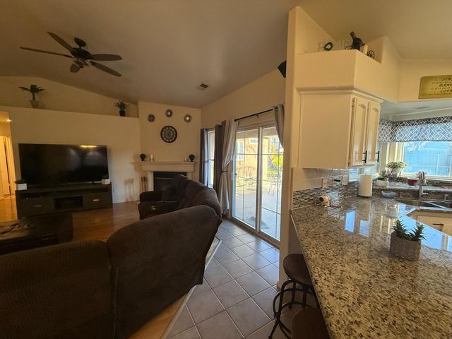 3124 Summer Lane, Madera, CA 93637