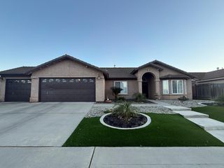 3124 Summer Lane, Madera, CA 93637