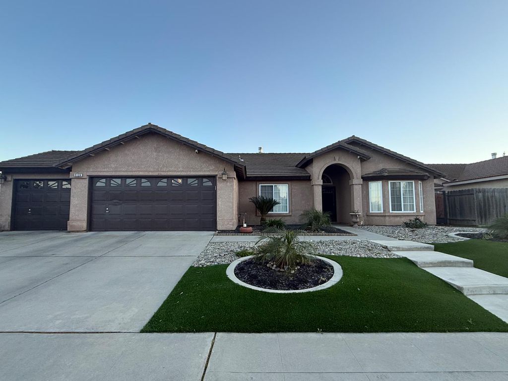 3124 Summer Lane, Madera, CA 93637
