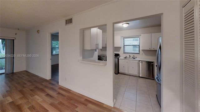 301 N Pine Island Rd 165, Plantation, FL 33324