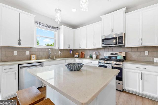 1968 Lakeview Bend Way, Buford, GA 30519