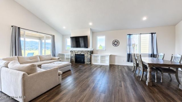 1542 W OKANOGAN AVE, Post Falls, ID 83854