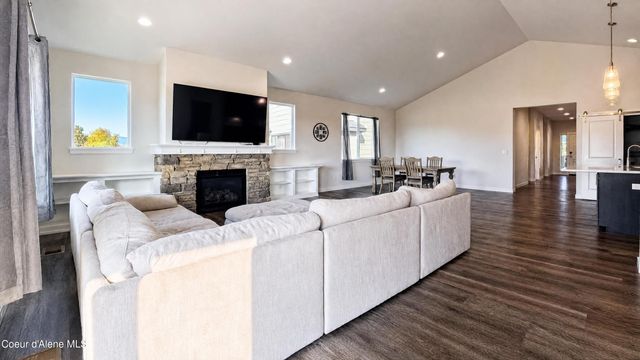 1542 W OKANOGAN AVE, Post Falls, ID 83854