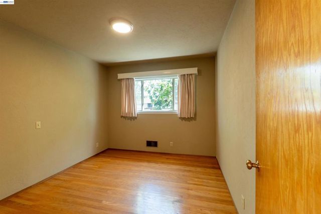 404 Bradrick Dr, San Leandro, CA 94578