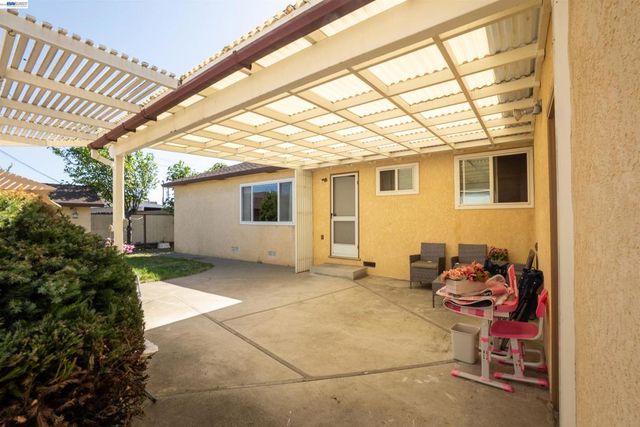 404 Bradrick Dr, San Leandro, CA 94578