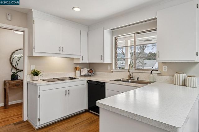 1103 1103 Larch Avenue, Moraga, CA 94556