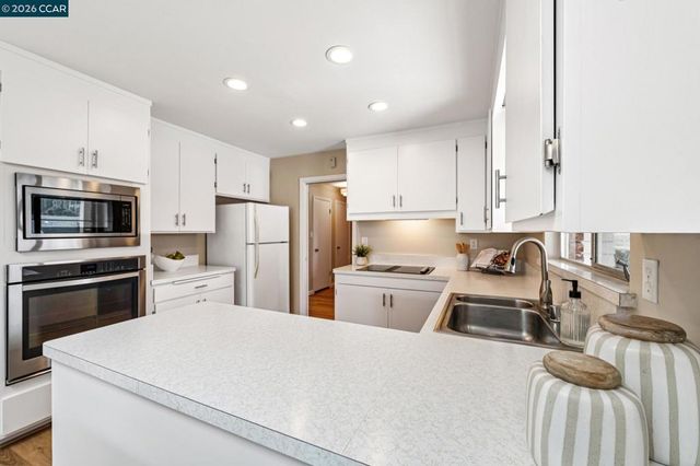 1103 1103 Larch Avenue, Moraga, CA 94556