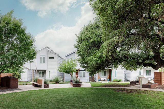 801 N Bluff DR 28, Austin, TX 78745