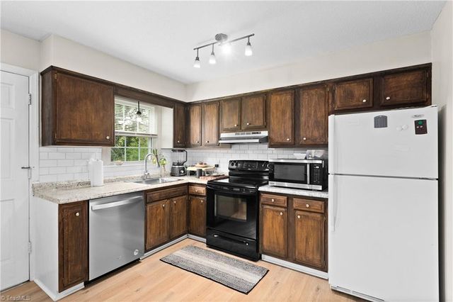 1007 Robin Hood Road C, High Point, NC 27262