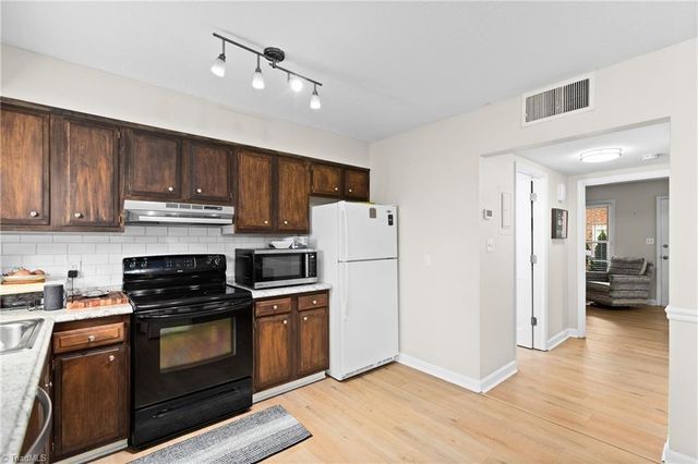 1007 Robin Hood Road C, High Point, NC 27262