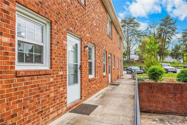 1007 Robin Hood Road C, High Point, NC 27262