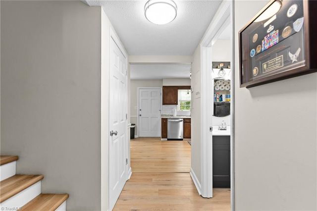 1007 Robin Hood Road C, High Point, NC 27262