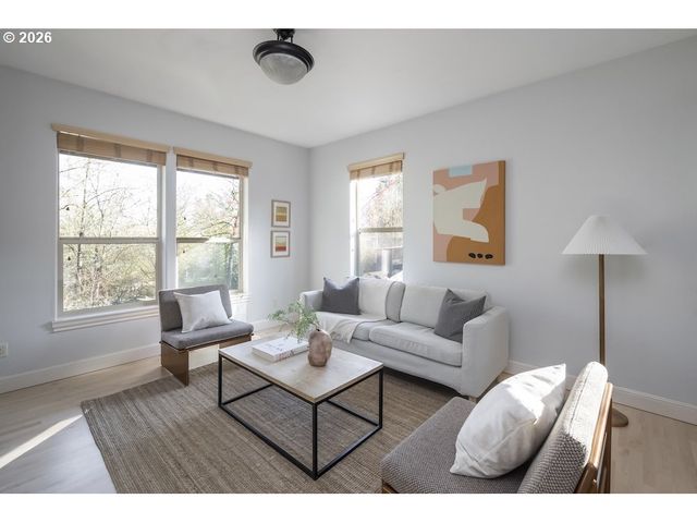 3924 Sw PASADENA St, Portland, OR 97219