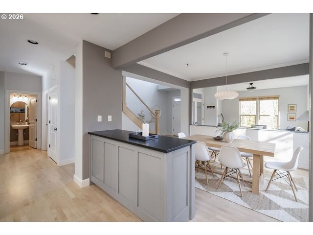 3924 Sw PASADENA St, Portland, OR 97219