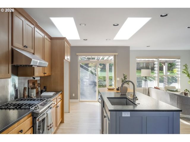 3924 Sw PASADENA St, Portland, OR 97219