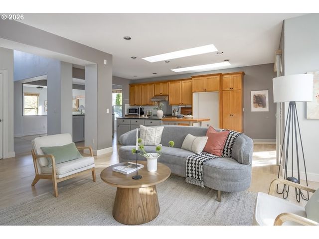 3924 Sw PASADENA St, Portland, OR 97219