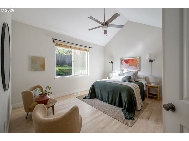 3924 Sw PASADENA St, Portland, OR 97219