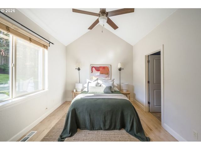 3924 Sw PASADENA St, Portland, OR 97219