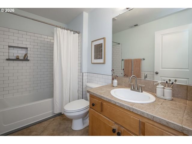 3924 Sw PASADENA St, Portland, OR 97219