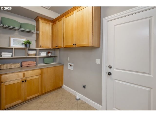 3924 Sw PASADENA St, Portland, OR 97219