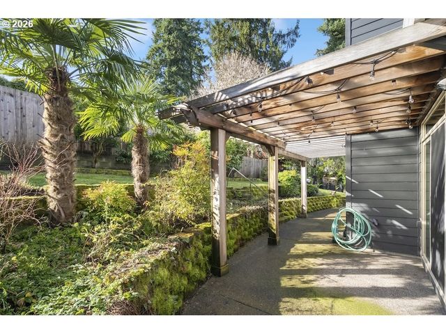 3924 Sw PASADENA St, Portland, OR 97219