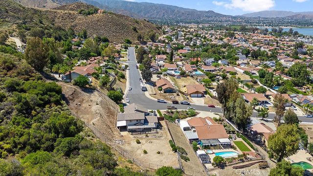 33268 Mackay Drive, Lake Elsinore, CA 92530