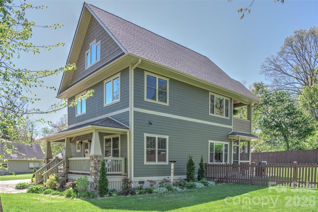 6 Hamlet Street, Black Mountain, NC 28711